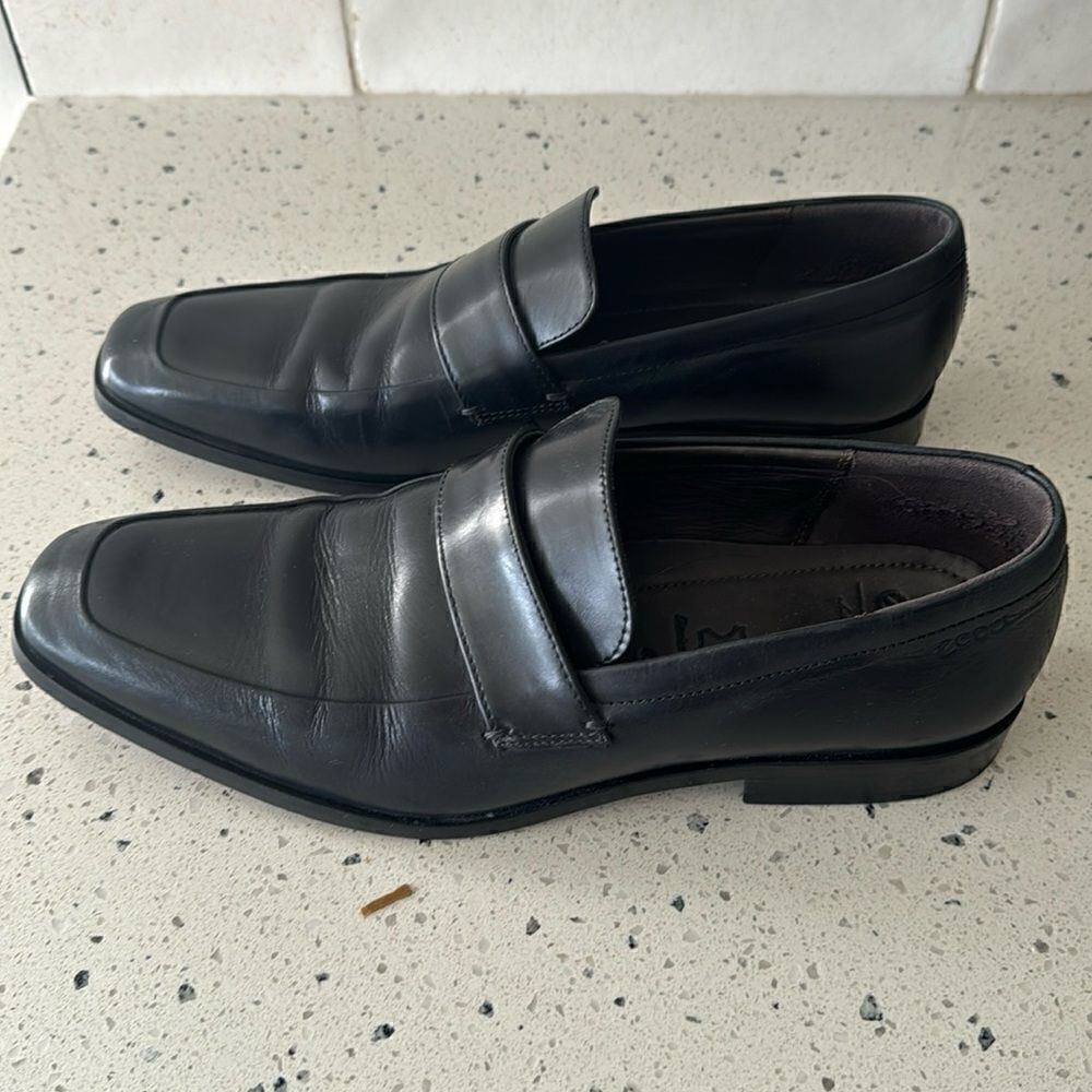 ECCO Men’s Black Leather Sleek Loafers Slip On Style Shoes Size EU42 / US8-8.5